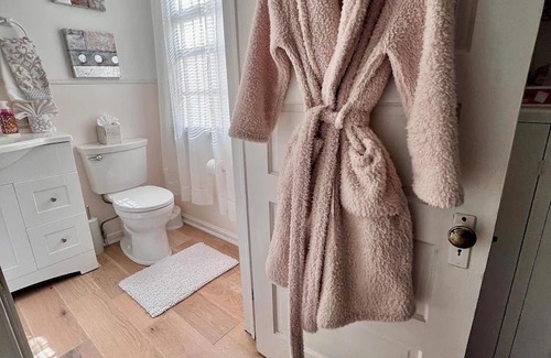 Washington House | 0.5House Completely private SUITE with full kitchen & Fast Wi-Fi super location!