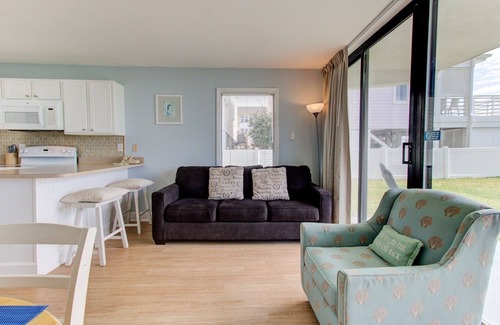 Wilmington Beach Condo | 0101 Coastal Retreat by Atlantic Towers