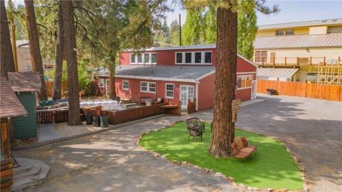 The Village House | 086 - The Village Cottage Oasis - Meredith Lodging