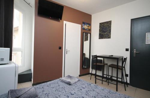 Saint-Denis Bed & Breakfast | 09 - Chambre proche Paris et Transports avec TV WIFI