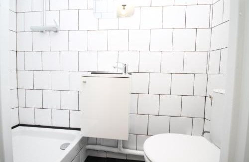 Saint-Denis Bed & Breakfast | 09 - Chambre proche Paris et Transports avec TV WIFI