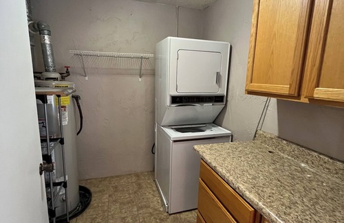 Winter Haven Condo | 1/1 condo located on Lk Lulu. 7 minutes from Legoland. access to hwy 27, 17 & I4
