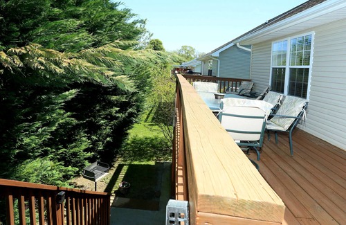 Pigeon Forge Ski Chalet | 1/2 Mi. From Parkway, 10 Min to Dollywood, 5 min to Ripken, 18 Min To Gatlinburg