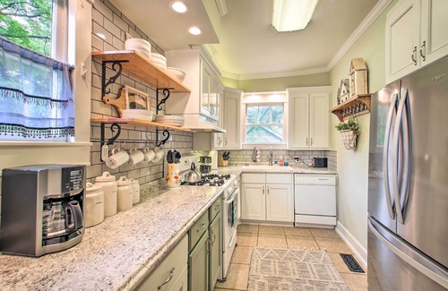 Hot Springs Cottage | 1/2 Mi to Hot Springs Nat'l Park: Cottage w/Patio