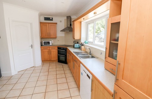 Llangennith Cottage | 1 ATLANTIC HAVEN, pet friendly, with a garden in Llangennith