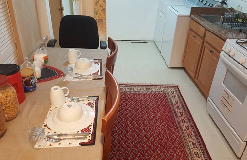 Bethesda Bed & Breakfast | 1-BD Apt in Bethesda W Private Entrance & Kitchen