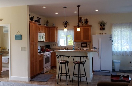 Fern Acres House | 1 Bdr 1 Bth House With Whirlpool Tub