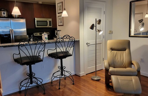 Buckhead Village Condo | 1 BDRM/1BATH Top Floor Buckhead Condo With Phenomenal Views and Secured Parking