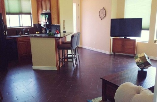 Gilbert House | 1 Bed/1 Bath Upscale Casita, Sleeps 2/4, Garage, Heated Pool, BBQ, and more.