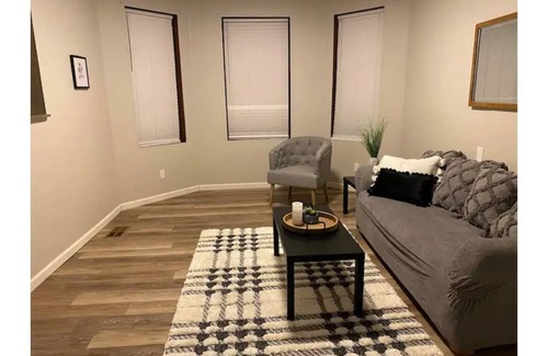 Quincy Apartment | 1 Bed Apt w/W&D, 1 block to Hospital wifi, parking