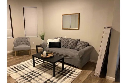 Quincy Apartment | 1 Bed Apt w/W&D, 1 block to Hospital wifi, parking