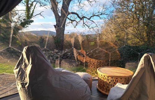 Corofin House | 1 Bed Cabin - Sleeps 2 - Pets - Garden - Parking
