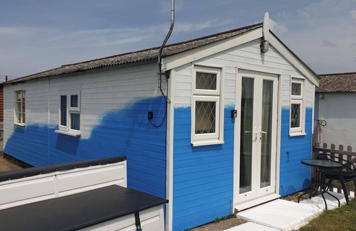 Warden Ski Chalet | 1 Bed Chalet - Sleeps 4 - Pets, Parking, Wifi