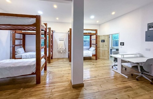 Crawfish Rock Hotel | 1 Bed in a Shared Hostel Room (Female #1)