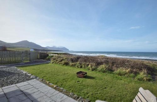 Dinas House | 1 Bed in Aberdesach 90624