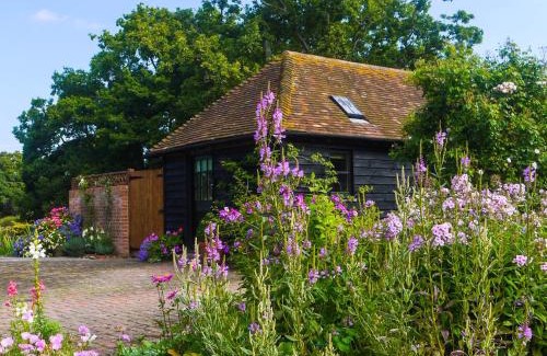 Abbess Roding House | 1 bed in Biddenden BT064