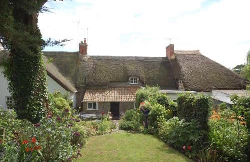 Burton Bradstock House | 1 Bed in Burton Bradstock DC016