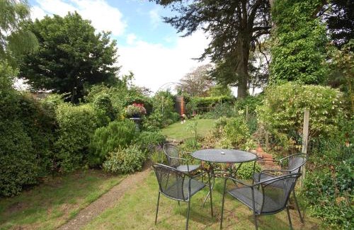 Burton Bradstock House | 1 Bed in Burton Bradstock DC016