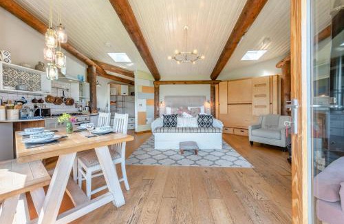 Llanfihangel-Ystrad Cabin | 1 Bed in Dihewyd oc-a32352