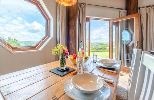 Llanfihangel-Ystrad Cabin | 1 Bed in Dihewyd oc-s32353