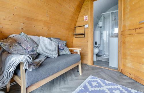 Carnbrea Cabin | 1 Bed in Four Lanes oc-s32768