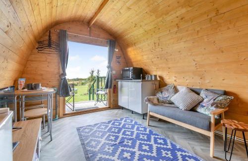 Carnbrea Cabin | 1 Bed in Four Lanes oc-s32768