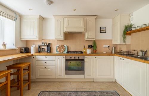 Wedmore House | 1 Bed in Wedmore CRIBB