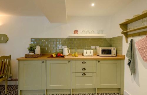 Holworth House | 1 Bed in Wool 88099