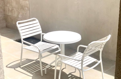 Shaba Apartment | 1-bed Self Contained Apartment in Noord With Pool