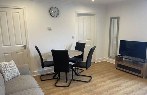 Bury St Edmunds Apartment | 1 Bed Sleeps 4 - Pets Ok - Free parking