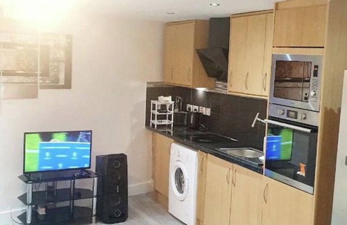 Greenhithe Apartment | 1-Bed Suite - Sleeps 3 - Parking - Near Bluewater