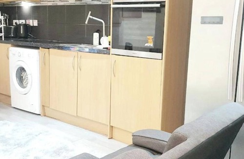 Greenhithe Apartment | 1-Bed Suite - Sleeps 3 - Parking - Near Bluewater
