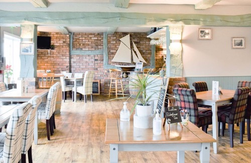 Overton-on-dee Cottage | 1 bedroom accommodation in Wrexham, near Llangollen