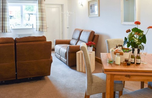 Overton-on-dee Cottage | 1 bedroom accommodation in Wrexham, near Llangollen
