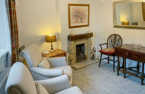 Baslow Cottage | 1 bedroom accommodation in Baslow, near Bakewell