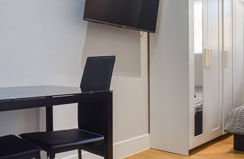 Crawley Cottage | 1 bedroom accommodation in Crawley