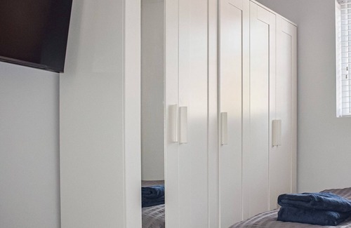 Crawley Cottage | 1 bedroom accommodation in Crawley