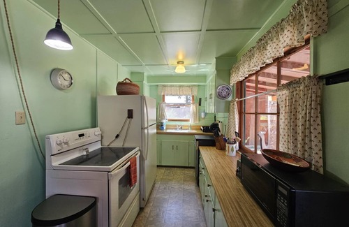 Donner Lake Woods Cabin | 1 bedroom and loft, 1 bath, sleeps 4, Donner Lake West End DLR#110
