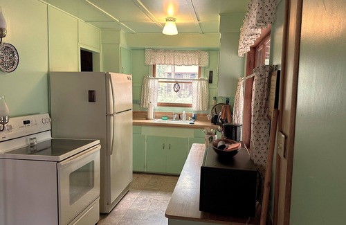 Donner Lake Woods Cabin | 1 bedroom and loft, 1 bath, sleeps 4, Donner Lake West End DLR#110