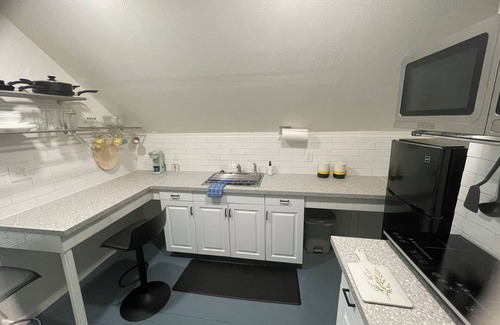 Cleveland Apartment | 1-bedroom apartment just 15 minutes drive to Cleveland Clinic and Airport
