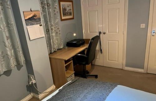 Copthorne Apartment | 1 Bedroom Apartment Sleeps 2 - Pets Welcome - Tv