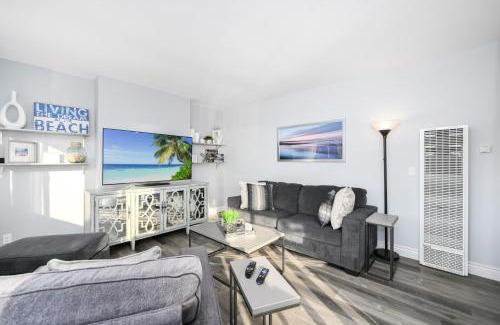 Balboa Peninsula House | 1 Bedroom Apartment in the back of our Oceanfront Home
