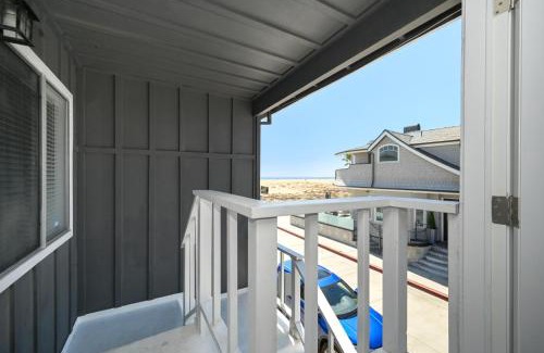 Balboa Peninsula House | 1 Bedroom Apartment in the back of our Oceanfront Home