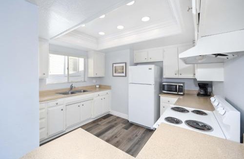 Balboa Peninsula House | 1 Bedroom Apartment in the back of our Oceanfront Home