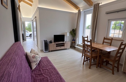 Chinorlet Apartment | 1 Bedroom Apartment With Shared Pool & Jacuzzi Close to Parque Sierra del Carche