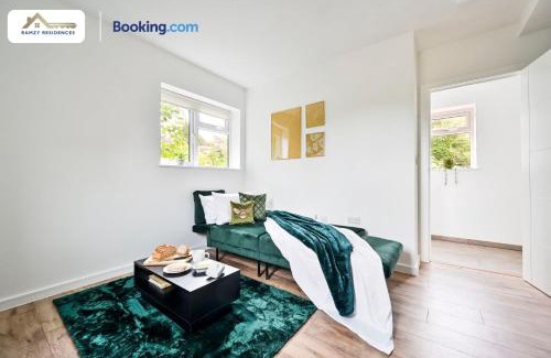 Sevenoaks Apartment | 1 Bedroom Apartments By Ramzy Residences Short Lets & Serviced Accommodation In Kent With Free Wifi
