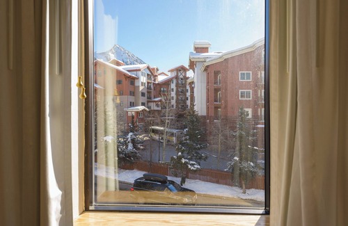 Crested Butte Apartment | 1 Bedroom Condo inside of Grand Lodge hotel at base of ski lifts Crested Butte
