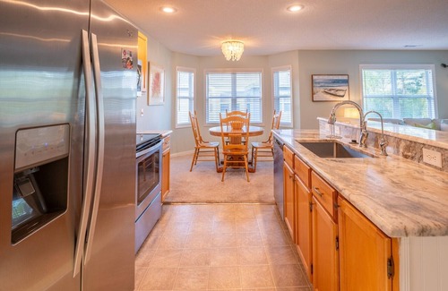 St. James Condo | 1 bedroom condo in St James in Southport - great amenities!