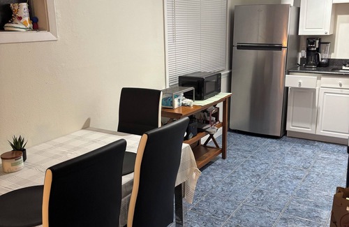 Algiers Point Condo | 1-bedroom condo, small 8-unit building. On-site gated parking free washer/dryer