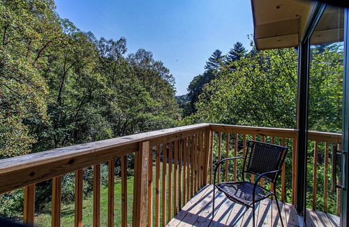 Marshall Condo | 1 Bedroom condo with a mini kitchen sleeps 4